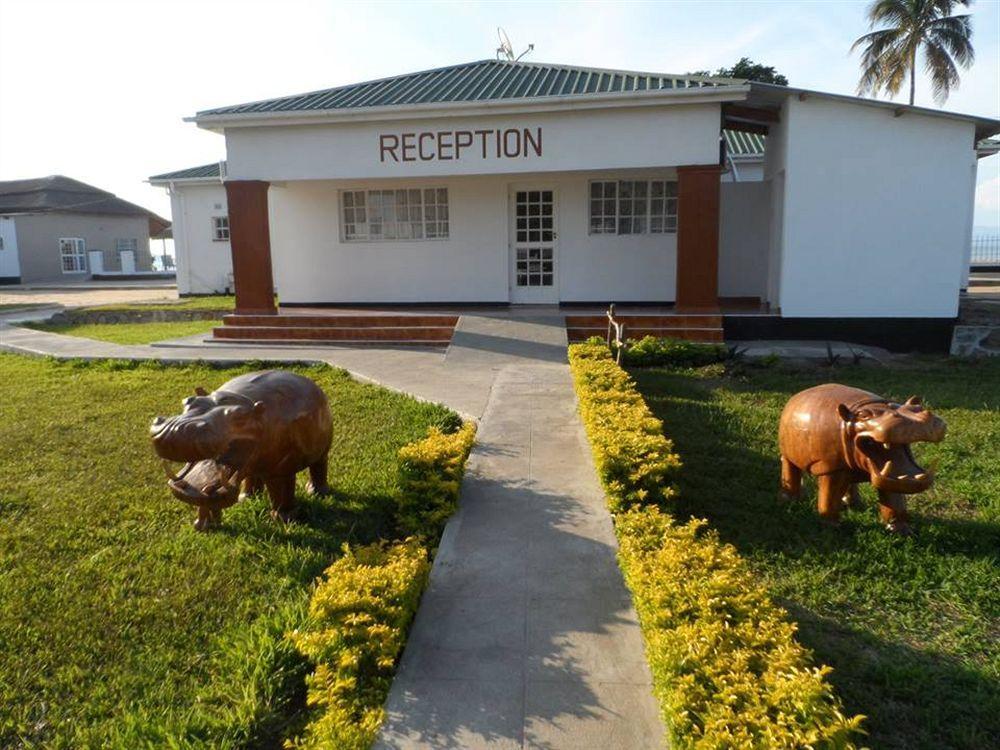 Skinny Hippos Lodge Mangochi Dış mekan fotoğraf