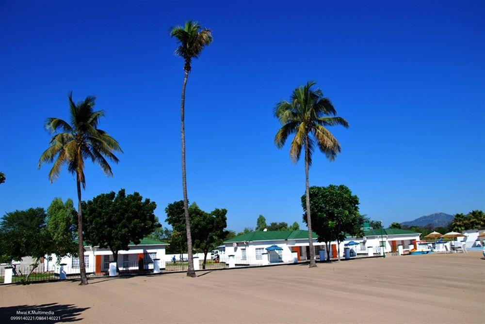 Skinny Hippos Lodge Mangochi Dış mekan fotoğraf